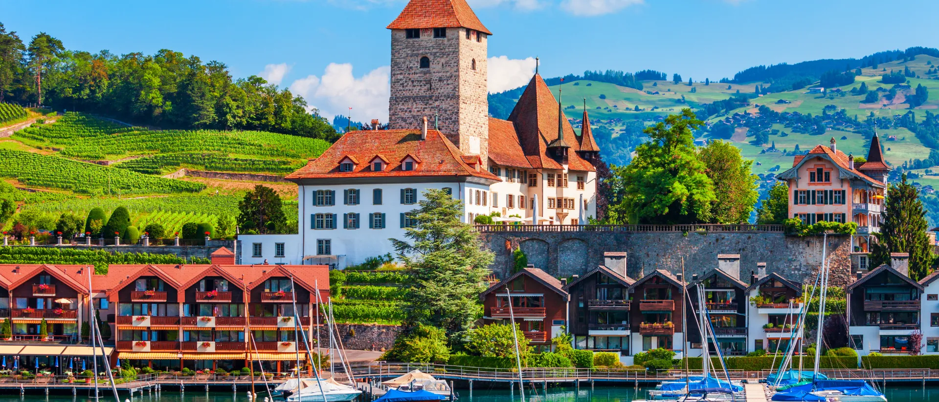 Le château de Spiez, au bord du lac de Thoune, en Suisse