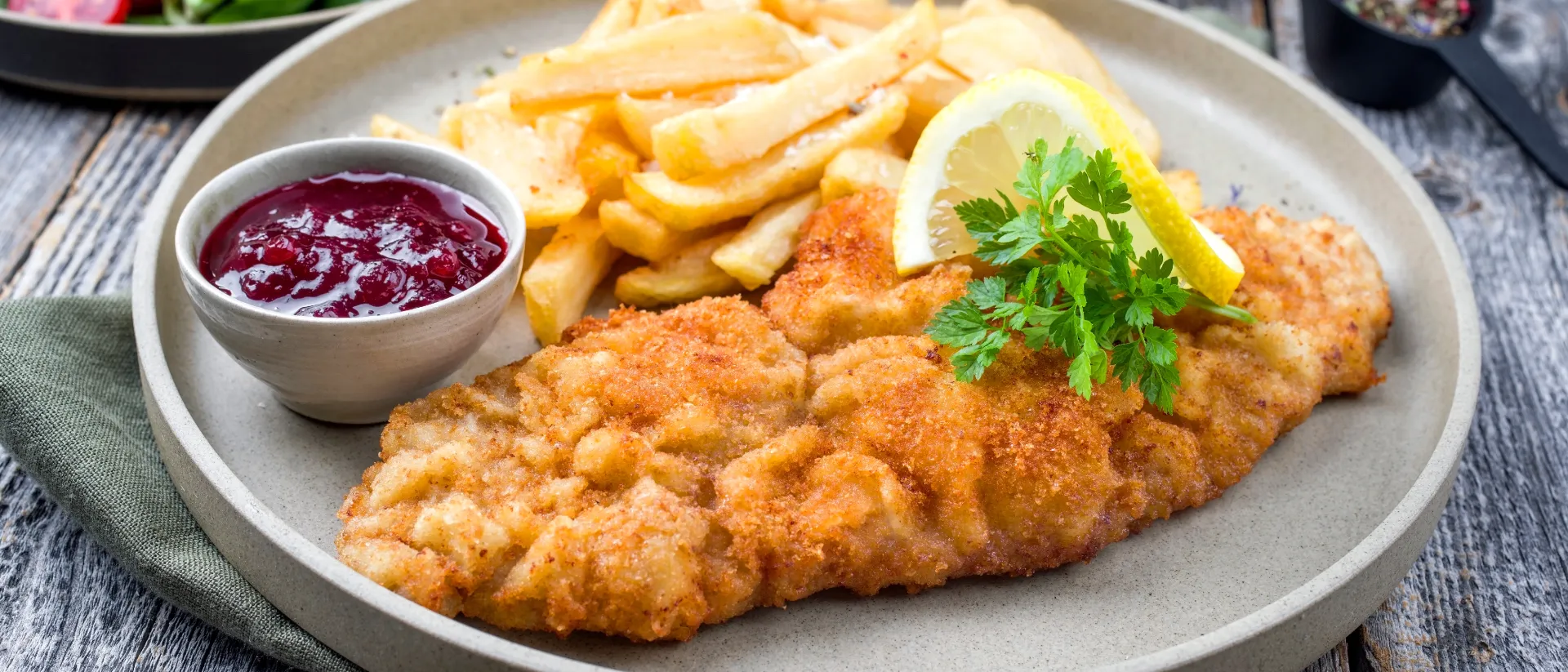 Nahaufnahme von einem Wiener Schnitzel