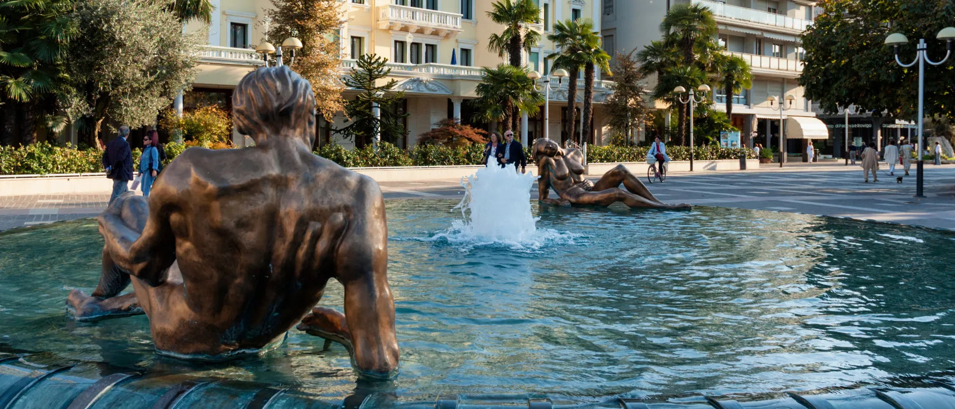 Bronzestatuen im Brunnen in Abano, Italien