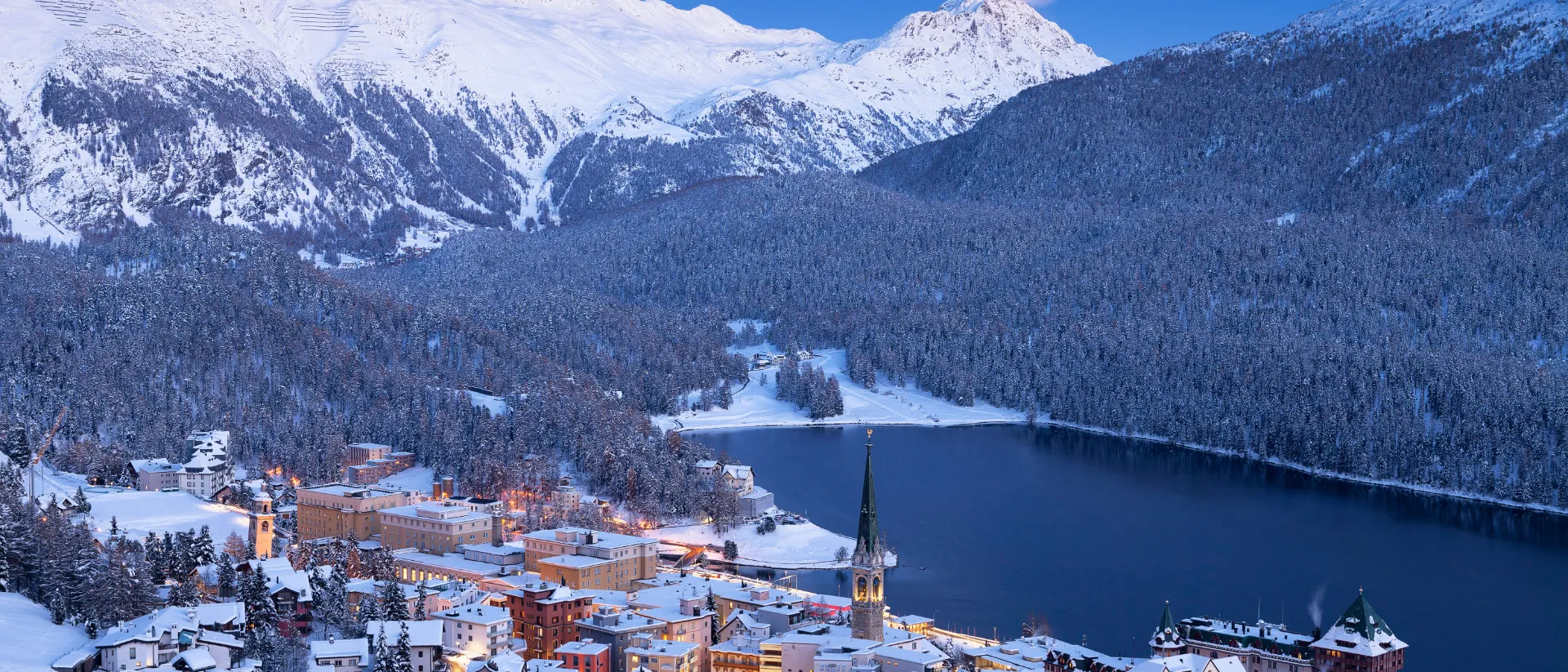 St Moritz imn Winter bei Dämmerung