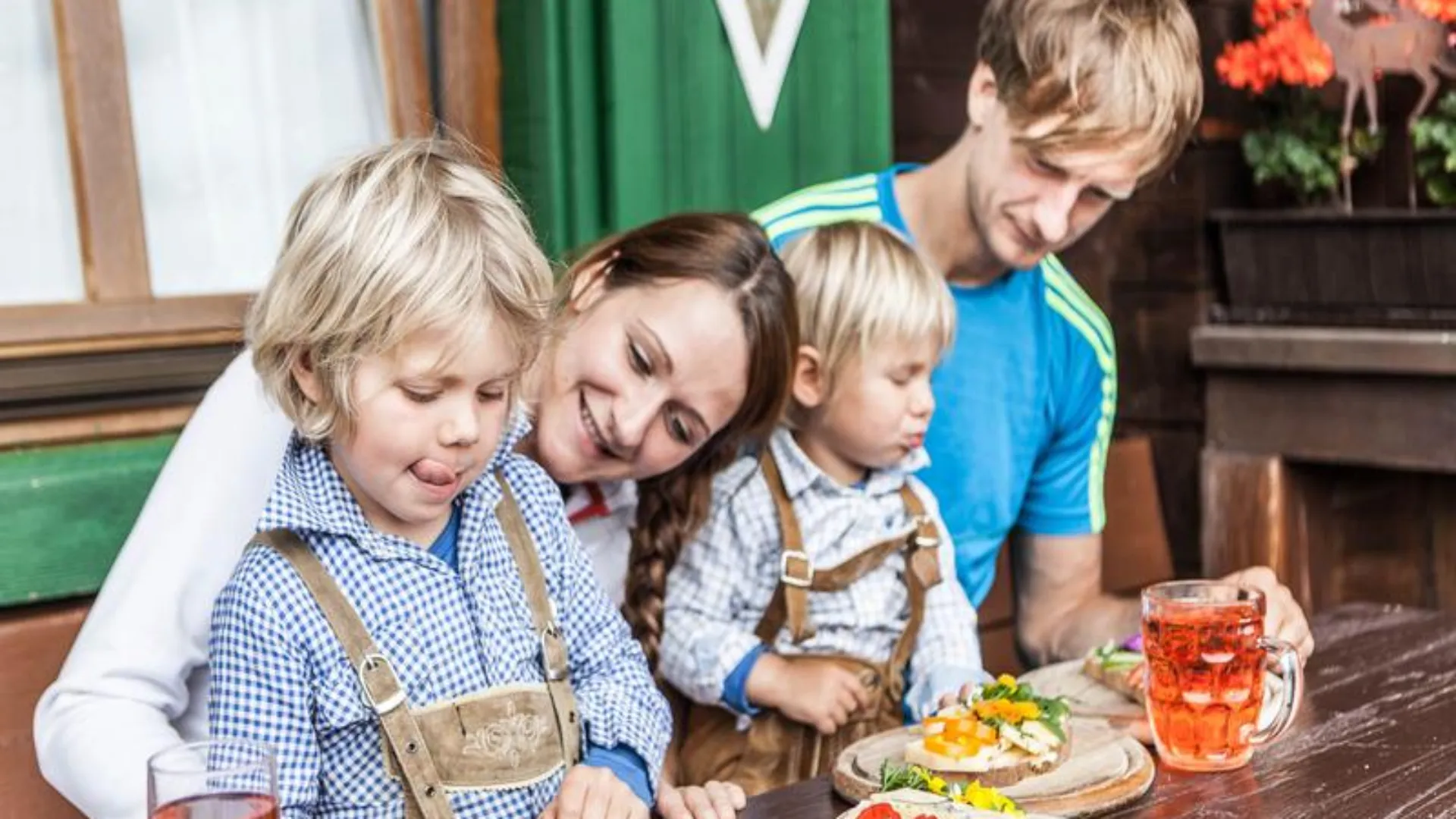 Familie beim Essen