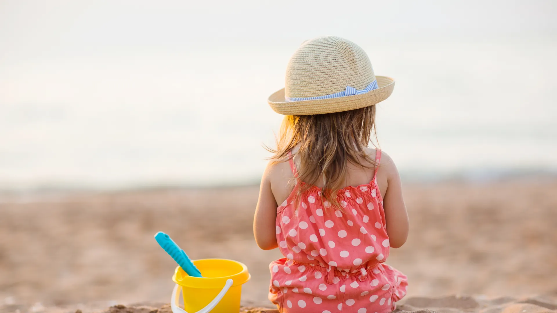 Bambino sulla spiaggia