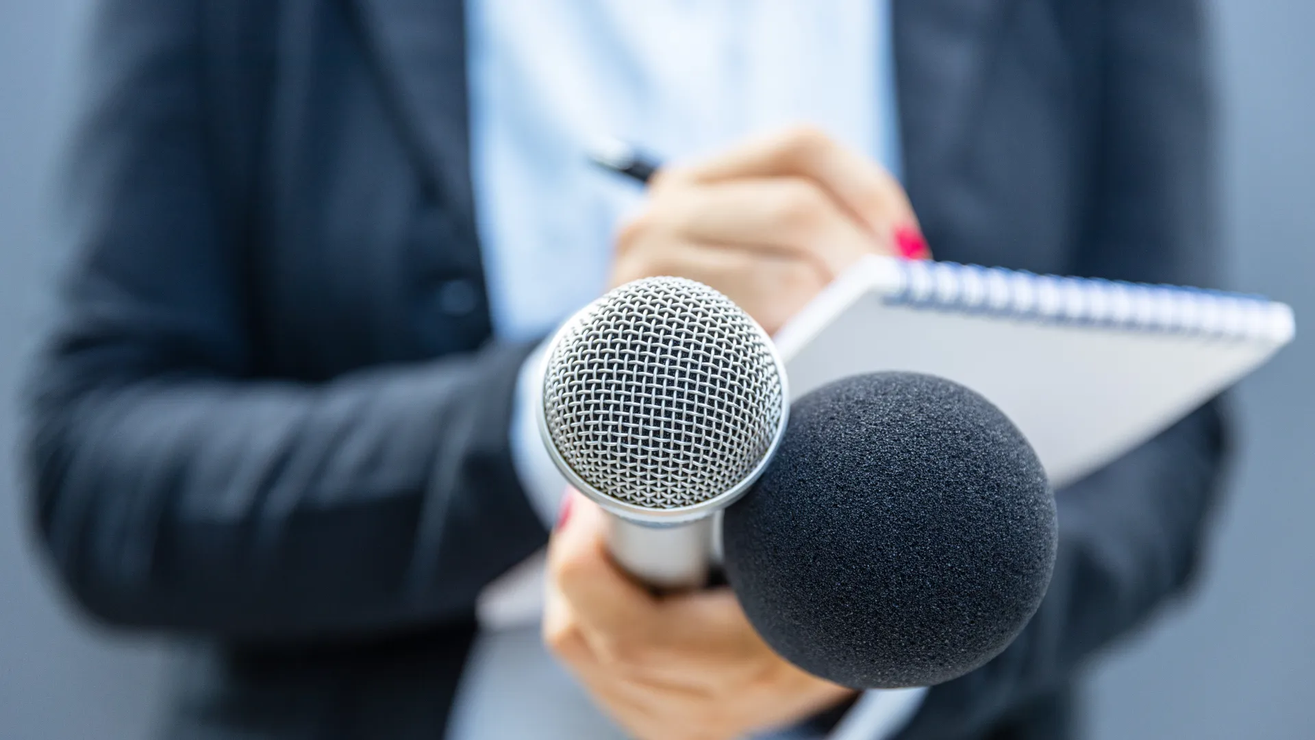 Journalistin von der Presse bei einem Interview