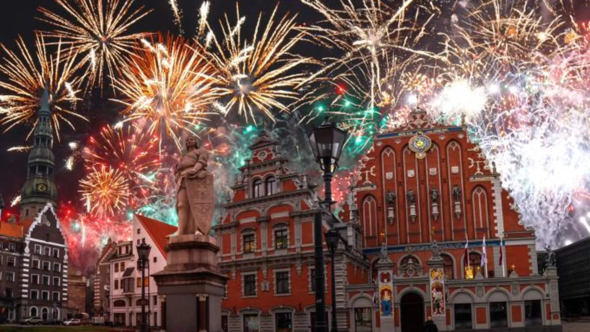 Feuerwerk über der Altstadt von Riga