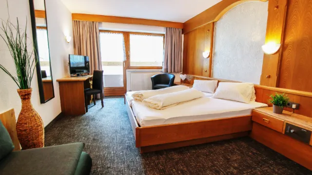 Hotel Tia Apart - Zimmerbeispiel Dreibettzimmer Standard Balkon