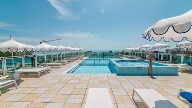 Hotel Colombo - Rooftop-Pool