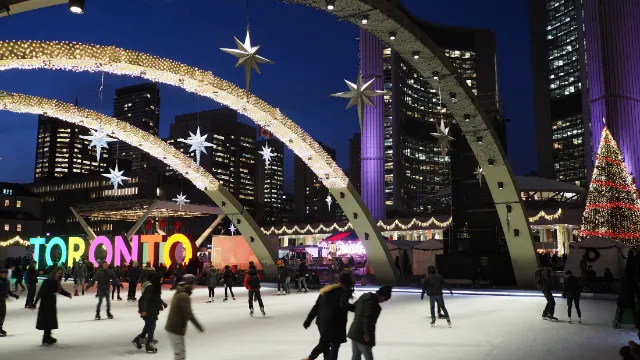 Eislaufplatz am Nathan Phillips Square - Toronto