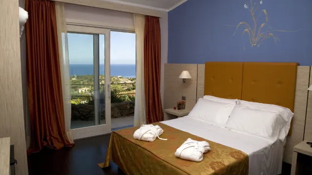 Bajaloglia Resort - Zimmerbeispiel Doppelzimmer Classic Meerblick