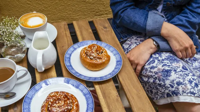 Kaffeejause mit Zimtschnecken