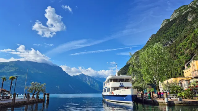 Schiff in Riva am Gardasee