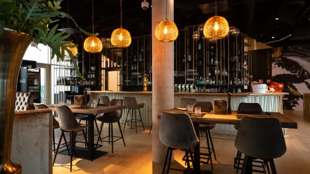 Restaurant/Bar