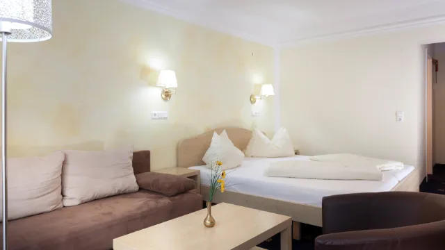 Zimmerbeispiel Doppelzimmer Standard Balkon Nebenhaus Haus Figol