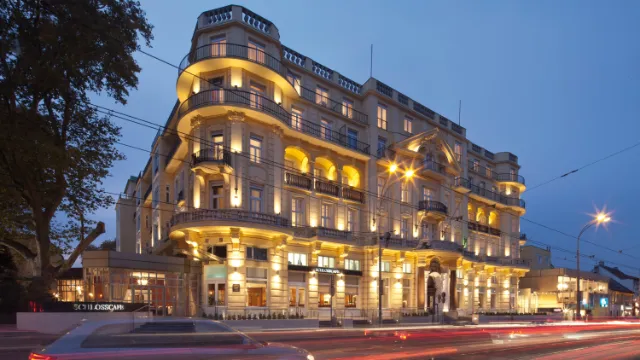 Parkhotel Schönbrunn - Außenansicht
