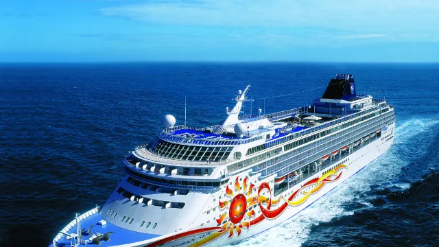 Norwegian Sun/ Außenansicht auf hoher See